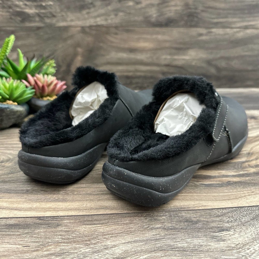 NIB Clarks Roseville 8.5M 39.5 Black Leather Faux Fur Lined Slip On Clogs - Picture 7 of 11
